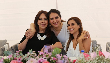  Julia Pastor, Jaquie Villalva y Eugenia Ramírez.