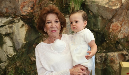  Marcelo con su abuela.