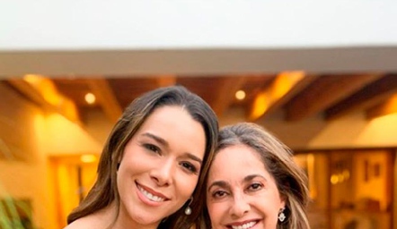  Michelle con su suegra Paty Gaviño de Gómez.