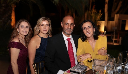  Anabel Gaviño, Maricarmen Pizzuto, David García y Montse Gómez.