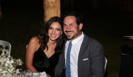  Acompañaron a los novios.