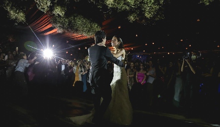  Bailando.