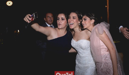  Any Gómez, Michelle Cano y Paty Gómez.