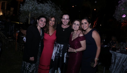  Cata Esper, Mónica Gaviño, Lourdes Gómez, Anabel Gaviño y Ana Gómez.