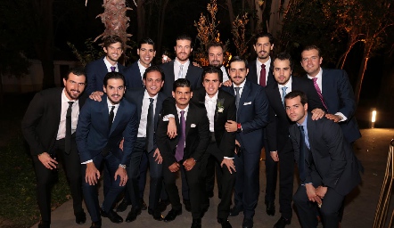  Guillermo con sus mejores amigos.