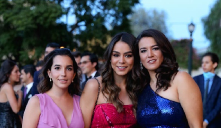 Montse Villanueva, Paulina Rodríguez y Regina González.