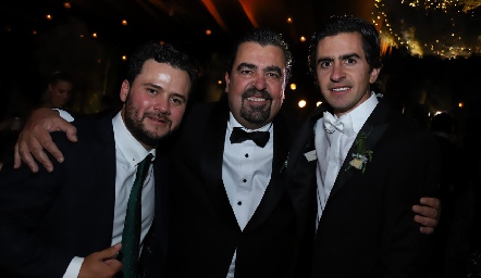  Acompañando al recién casado.