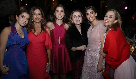  Lucieron muy bellas ellas.