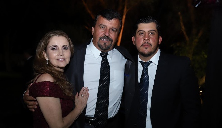  Ana, Héctor y Toro Gómez.