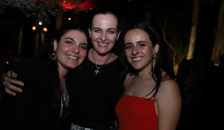  Cata, Lourdes Gómez y Ceci García.