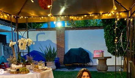  Maru con sus nietas Ángeles y Daniela.