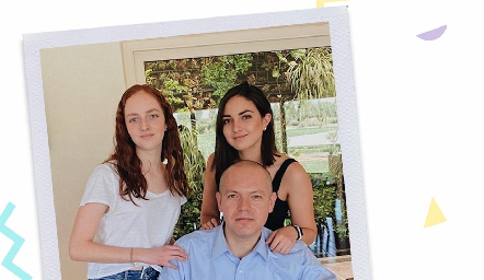  Alejandro Ocaña con sus hijas Ale y Ana Martha.
