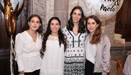  Con las organizadoras, Isa Castelo, Paola Córdova, Paulina Torres y Mónica Torres.