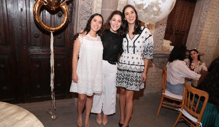  Paola Córdova, Lore de la Parra y Paulina Torres.