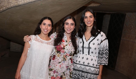  Paola Córdova, Isa Castello y Paulina Torres.