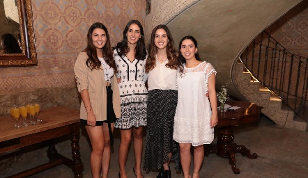  Daniela Villanueva, Paulina Torres, Miriam Díaz Infante y Paola Córdova.
