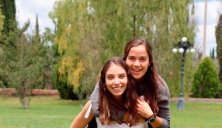  Sofía Hernández y María Meade.