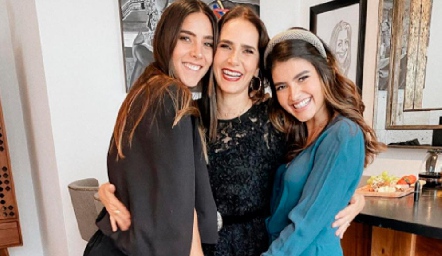  Elsa Villalba con sus hijas Elsa y Ana Sofía Santoyo.