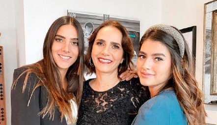  Elsa Villalba con sus hijas Elsa y Ana Sofía Santoyo.