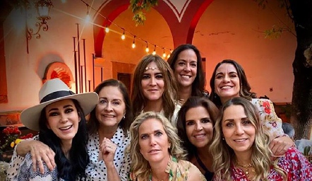  Liliana Meza, Isabel Montero, Isabel Garfias, Delia Iduarte, Lupita Bárcena, Claudia Quiroz, Lucila y Roxana Serna.