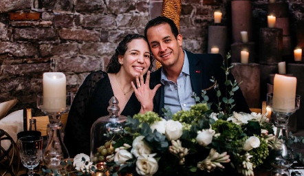  Sofía Torres y Alejandro Sanvela se comprometieron en matrimonio.