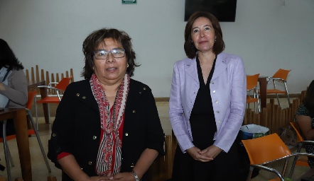  Carmelita Vázquez y Rebeca Bustillos.