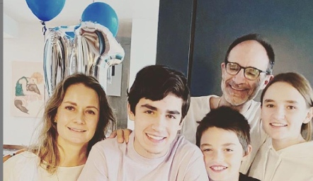  Iñaki Abaroa con sus papás Gaby y Juanca y sus hermanos Pablo y Belén.