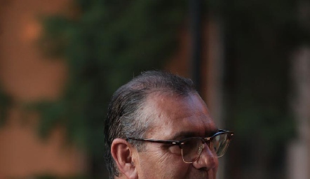  José Lorca, papá de la novia.