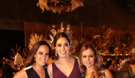  Ana Isa Torres, Andrea Lorca y Caro Castillo.
