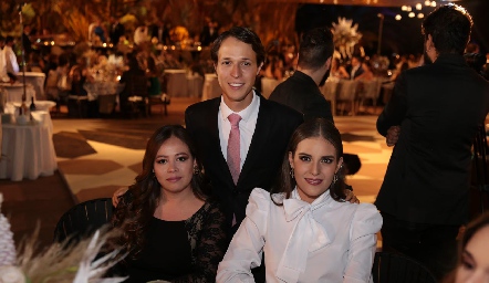  Andrea Barbosa, Jorge Del Valle y Paulina Castillo.