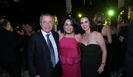  Lisandro, Laura y Carmen Bravo.
