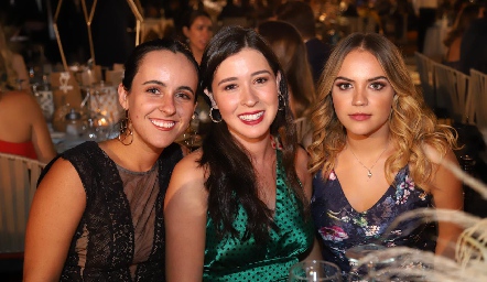  Ceci García, Montse Del Valle y Paula Gómez.