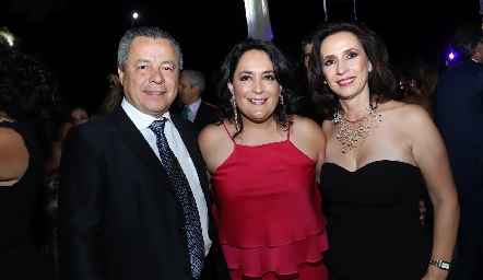  Lisandro, Laura y Carmen Bravo.
