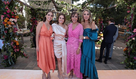  Ximena Gómez, Nuria Alcalde, Marcela y Roxana Serna.