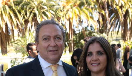  Manuel Dávalos y Sabrina Gaviño de Dávalos.