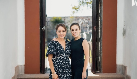 Ana Luisa Acosta con su hija Fernanda.