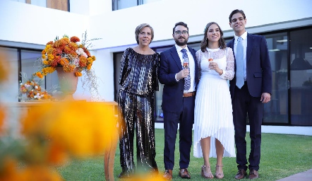  Marcela Serna con su yerno Salvador Foyo y sus hijos Ximena y Joaquín Gómez.