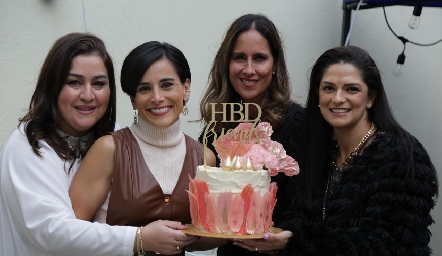  Deyanira Cázares, Anilú Enríquez, Adriana Pedroza y Daniela Gutiérrez.
