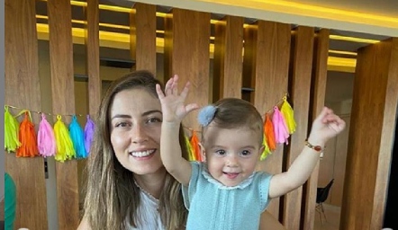  Elizabeth Treviño con su hija Paula.