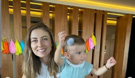  Elizabeth Treviño con su hija Paula.