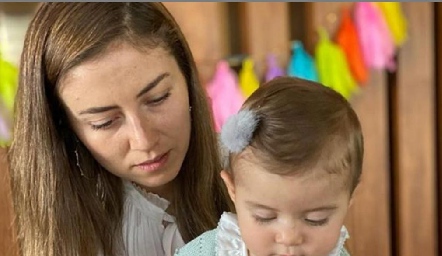  Elizabeth Treviño con su hija Paula.