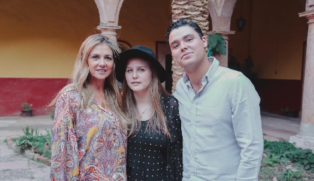  Bety Villegas, Dany y Pato Rodríguez.