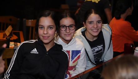  Ximena Delsol, Pau González y Carlota.