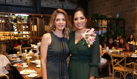  Rosy Rodríguez con su hija Andrea Ascanio.