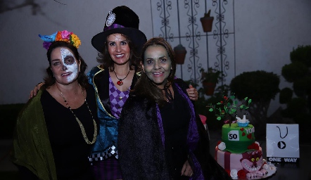  Sandra Estúa, Yogus Gómez y Toyita Villalobos.