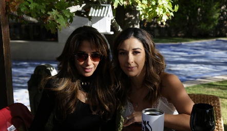  Ceci de los Santos y Pilar Martínez.