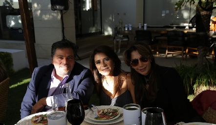  Fernando, Claudia y Ceci de los Santos.