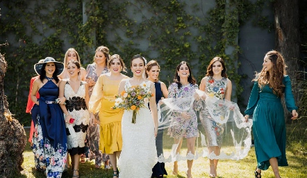 La novia con sus amigas.