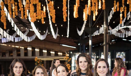  Carmelita Del Valle, Paulina Aguirre, Sofía Torres, Jessica Martín Alba y Dani Mina.