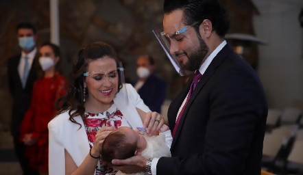  Laura Cadena y Roberto Alcalde con su hijo Roberto.
